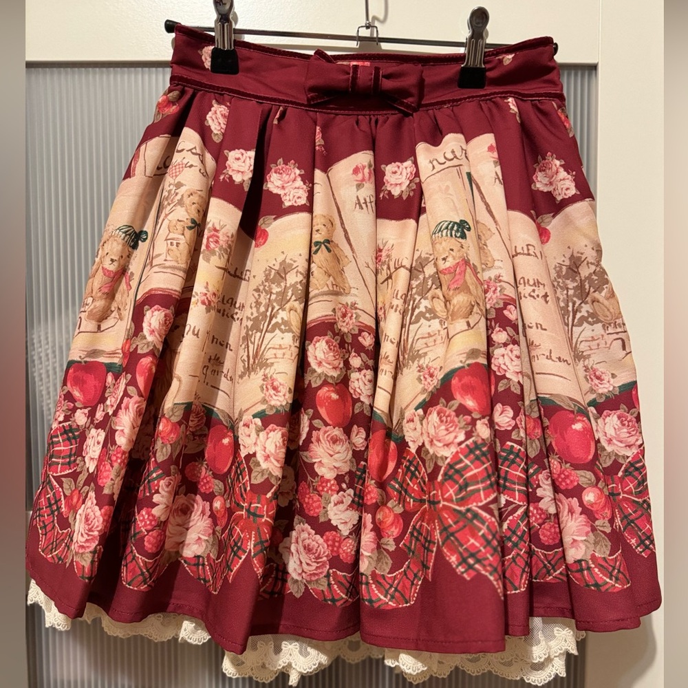 Vintage-Inspired Red Floral Print Pleated Skirt